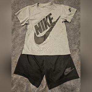Nike, Boys (size 6-7), Gray & Black